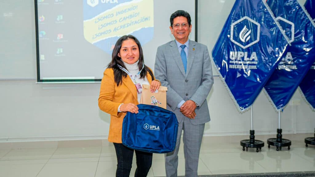 Ana Estela Sandy Tapia Angulo, estudiante de Ingeniería Civil, participante del V Encuentro de Delegados, sub Delegados y Accesitarios», organizado por la COREDE CENTRO – ANEIC PERÚ